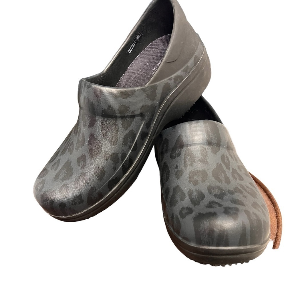 Crocs Neria Pro II Clogs Black Gray Leopard Print Slip On Shoes Women’s Size 8 W
